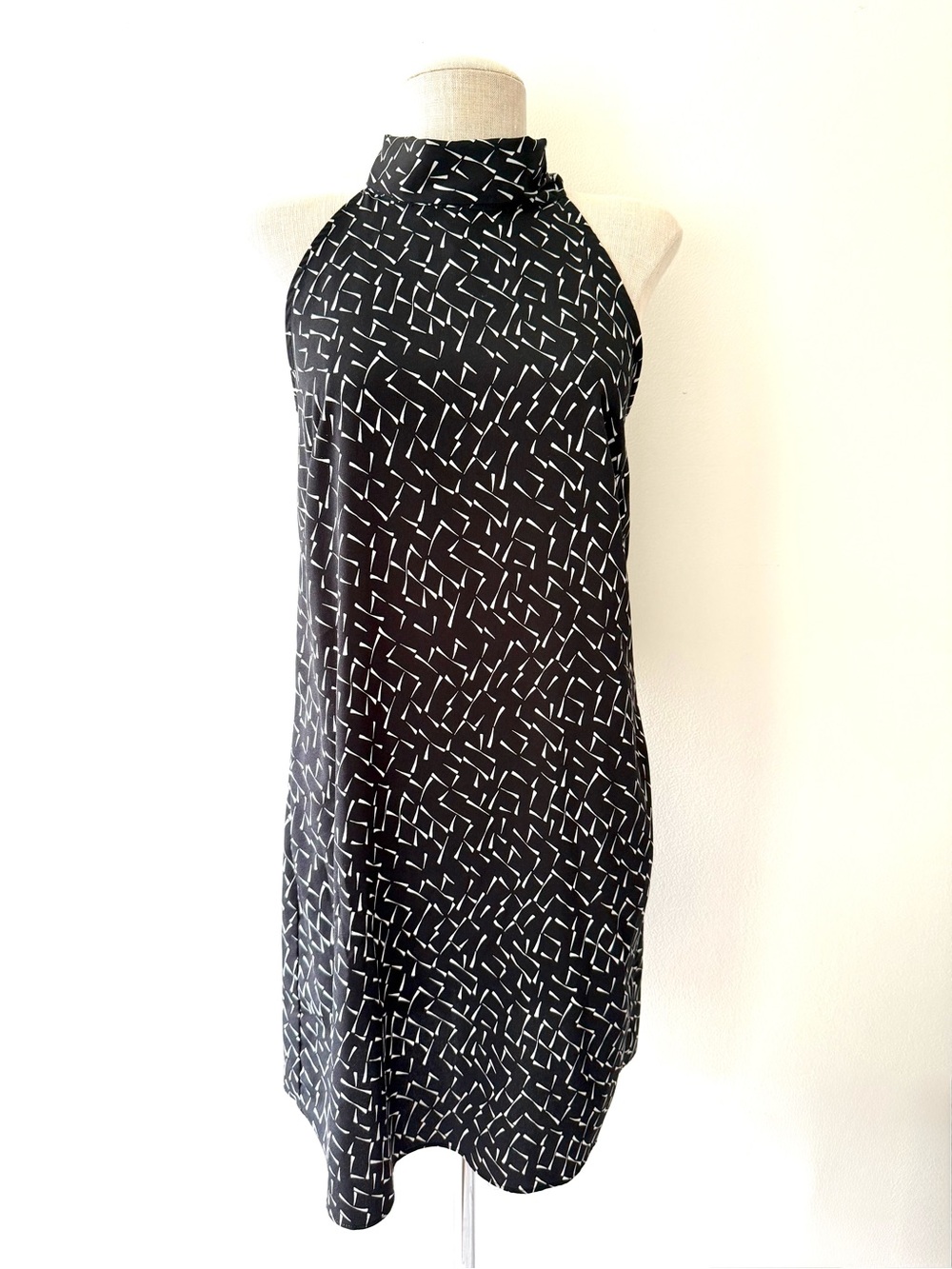 Banana Republic Black White Abstract Geometric Print Tie-Neck Halter Shift Dress - Picture 3 of 12